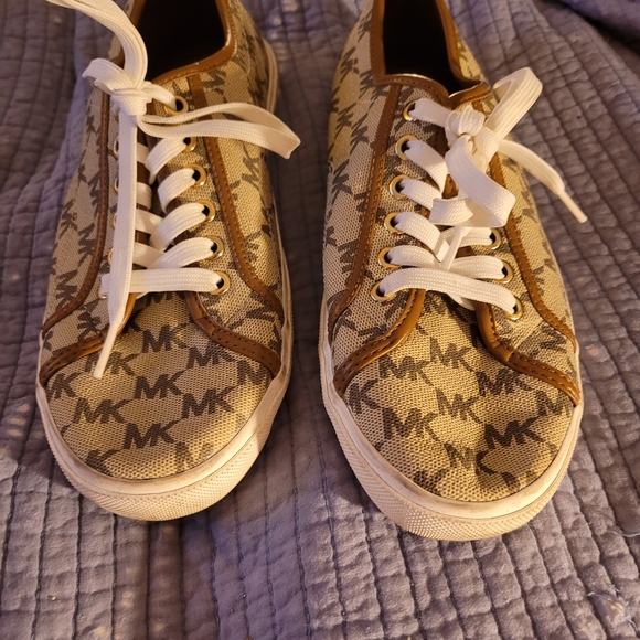 Michael Kors barely used shoes. Worn no more than 5 times - Picture 2 of 3